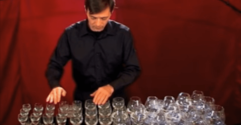 Glass harp — Toccata and fugue in D minor — Bach